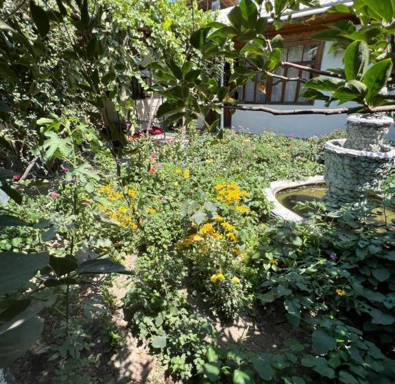 پانسیون Lovely Home For You