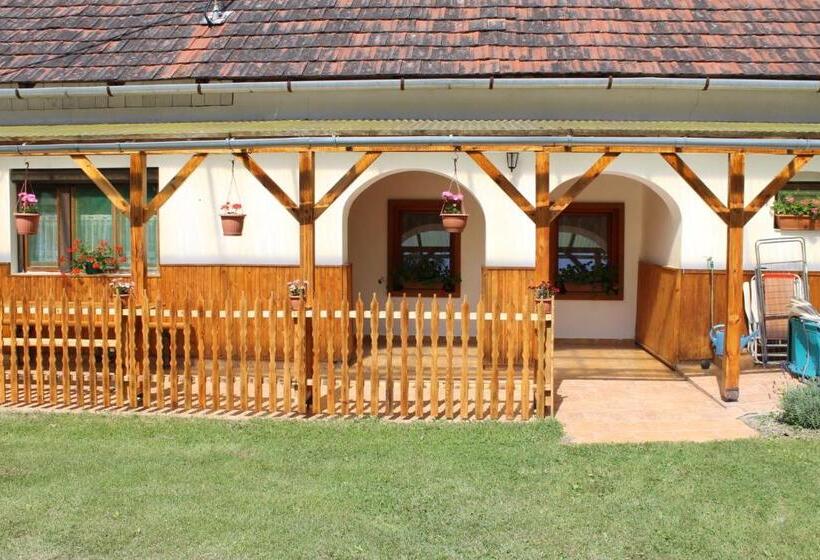 بنسيون Orbán Porta