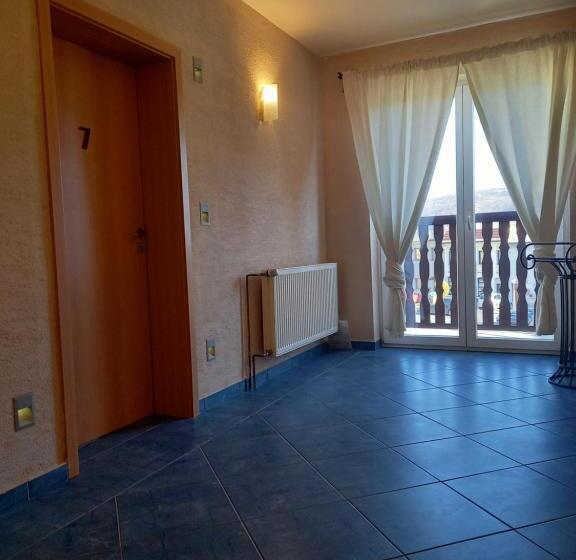 膳宿费 Penzion Starojicka Pizza