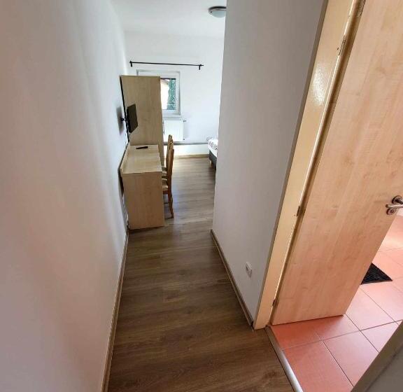 פנסיון Restaurace A Penzion Vrtule