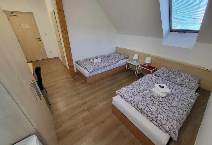 פנסיון Restaurace A Penzion Vrtule