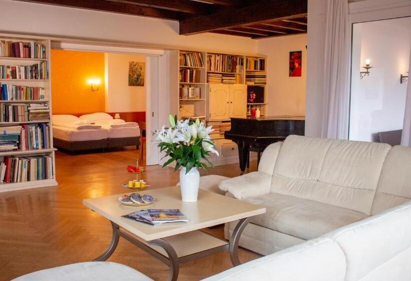 پانسیون Suite Stays By Hotel La Perla