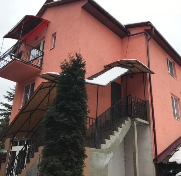 פנסיון Zatishok Guest House