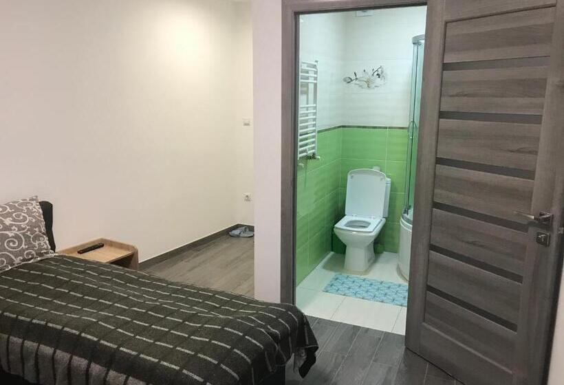 פנסיון Zatishok Guest House