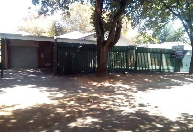 酒店 Master Palace   Sasolburg