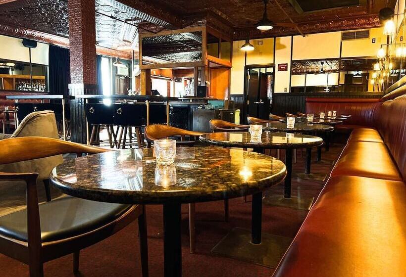 فندق Midnight Sun, A Coast