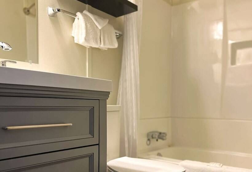 فندق Midnight Sun, A Coast