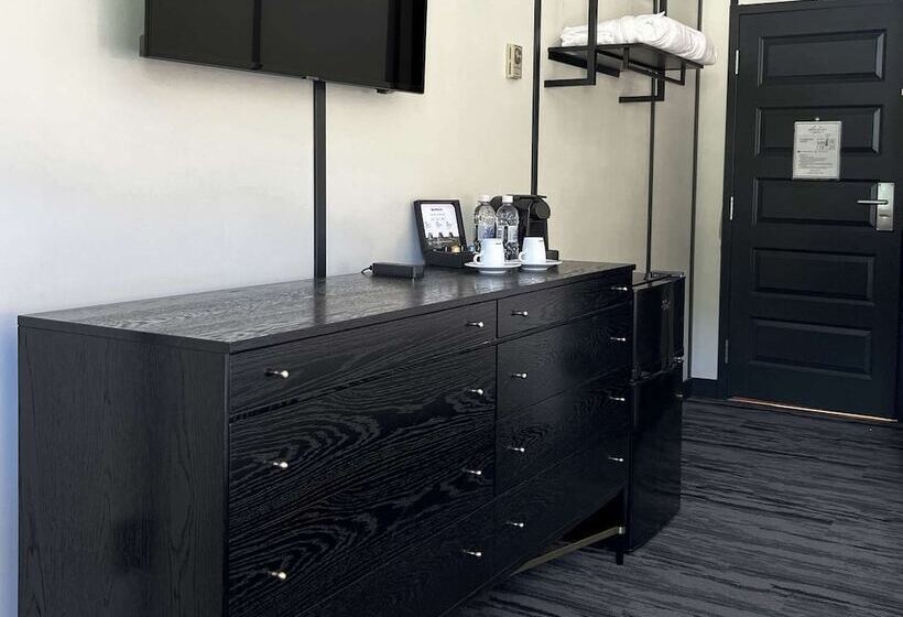 فندق Midnight Sun, A Coast