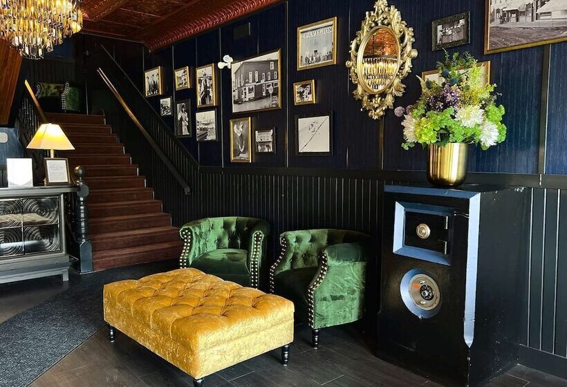 فندق Midnight Sun, A Coast