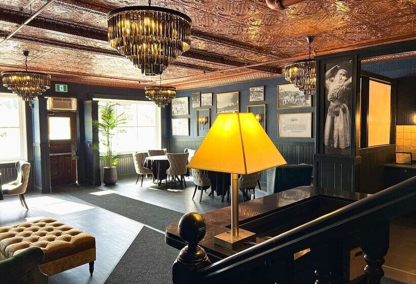 فندق Midnight Sun, A Coast