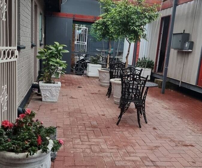 酒店 Stay At Home Airport Lodge