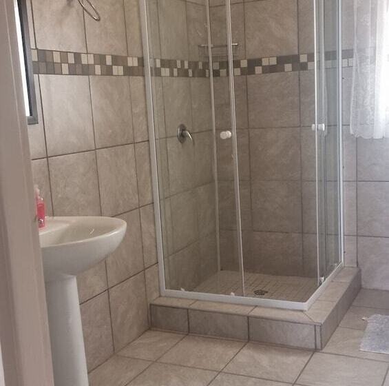 酒店 Stay At Home Airport Lodge