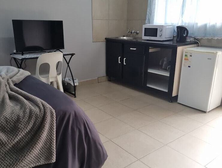 酒店 Stay At Home Airport Lodge