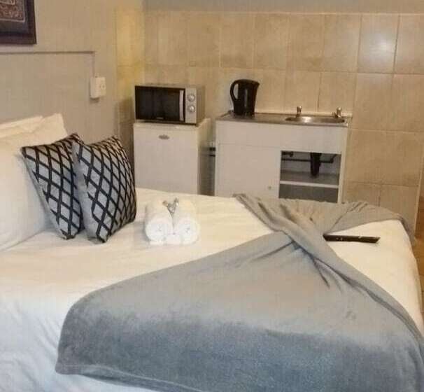 酒店 Stay At Home Airport Lodge