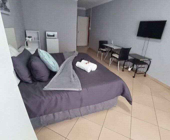 酒店 Stay At Home Airport Lodge