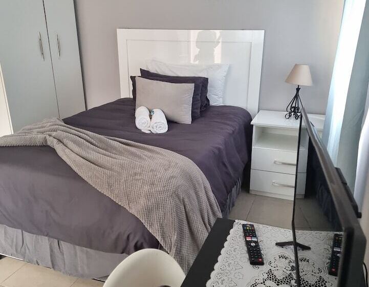 酒店 Stay At Home Airport Lodge