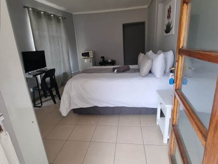 酒店 Stay At Home Airport Lodge