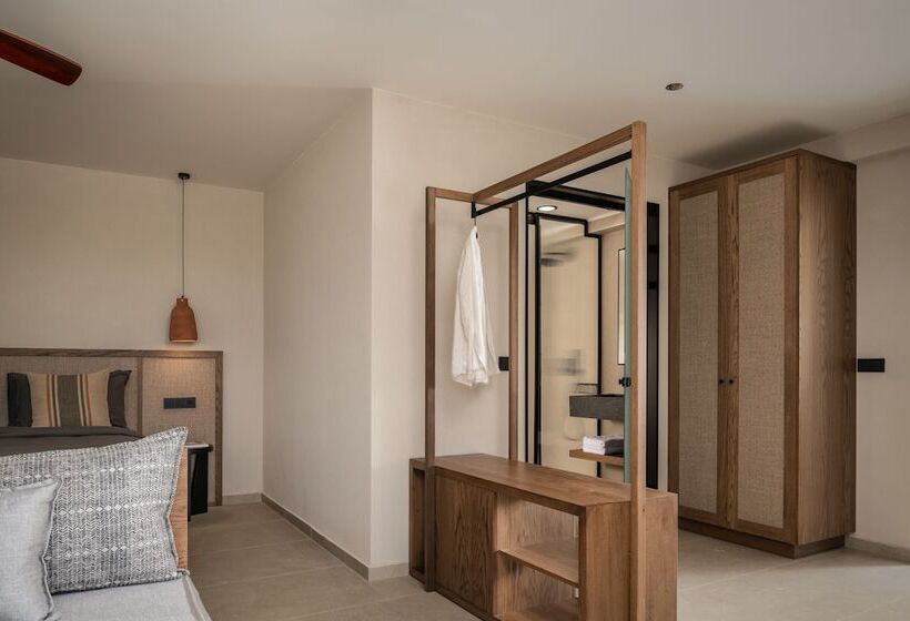 Kymani Boutique Hotel & Suites