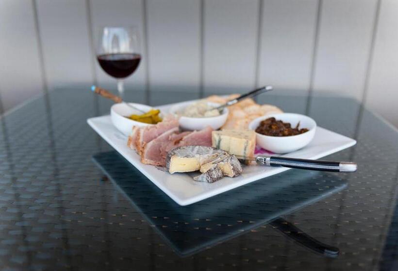 هتل Auckland Country Cottages