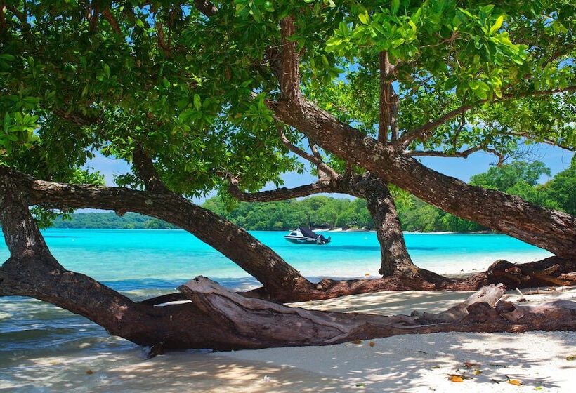 هتل Barrier Beach Resort