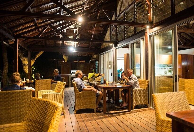 בית מלון כפרי Barrier Beach Resort