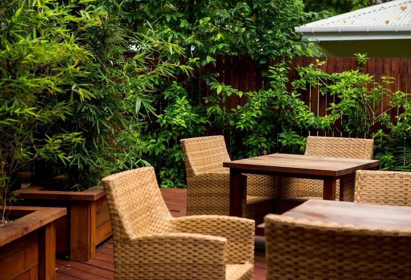 هتل Barrier Beach Resort