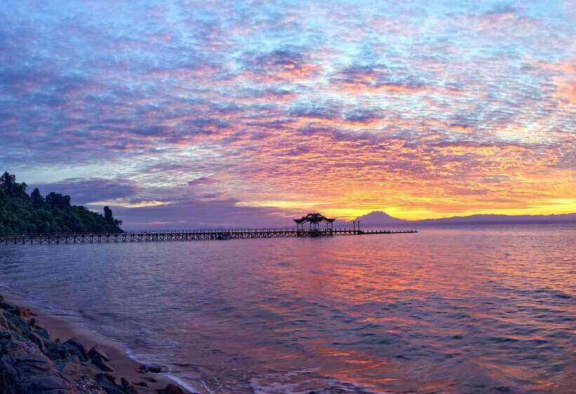 בית מלון כפרי Borneo Eagle Resort