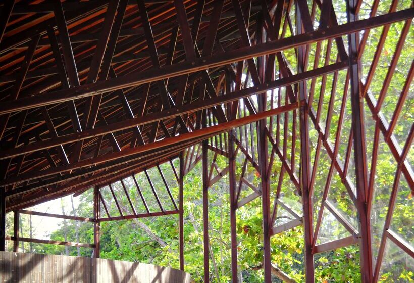 בית מלון כפרי Borneo Eagle Resort