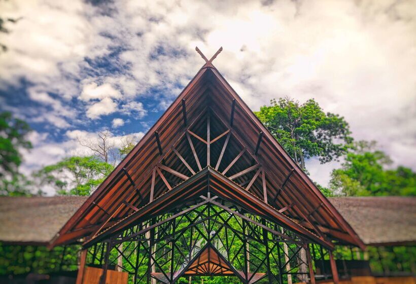 בית מלון כפרי Borneo Eagle Resort