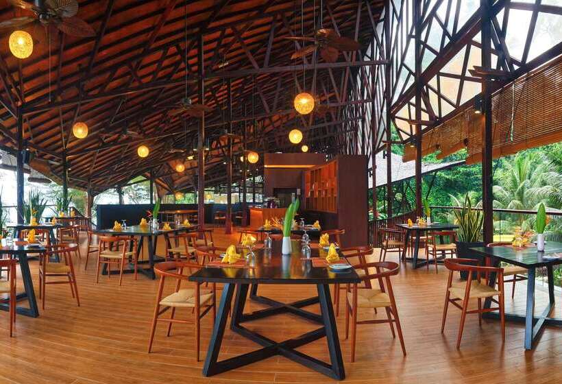 בית מלון כפרי Borneo Eagle Resort