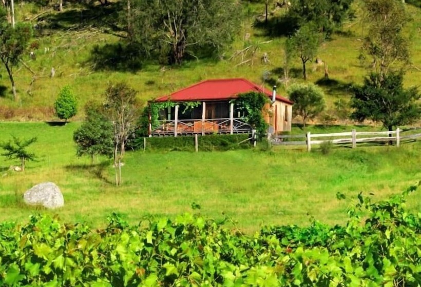 בית מלון כפרי Cedar Creek Cottages