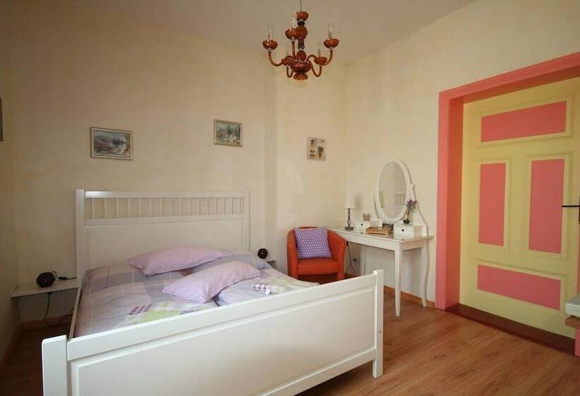 Отель Cour De Berlin