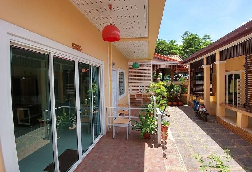 ホテル Rang Noknoy Resort At Kohlarn