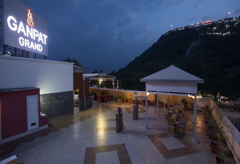 ホテル Ganpat Grand, Palani