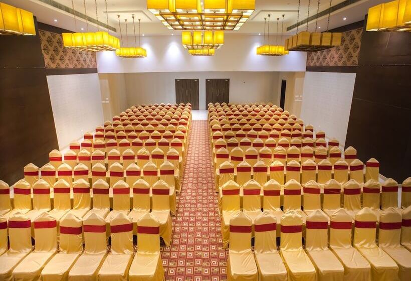 ホテル Ganpat Grand, Palani