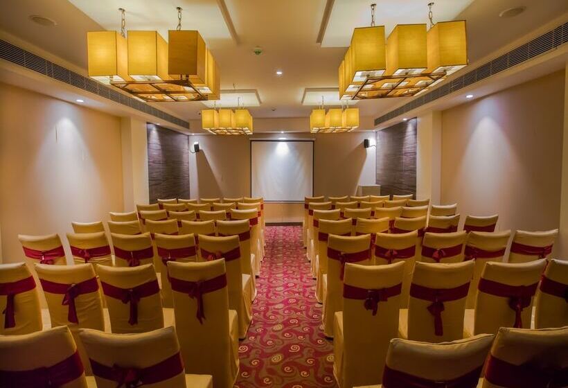 ホテル Ganpat Grand, Palani