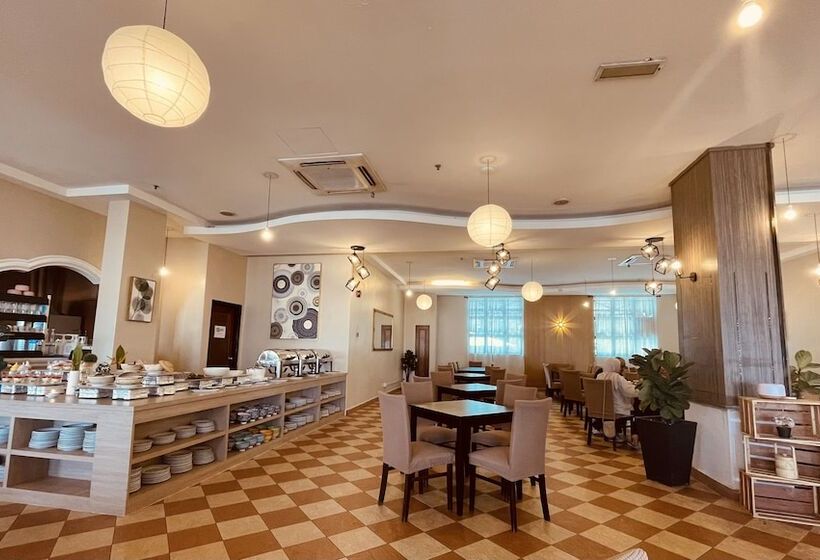 ホテル Putra Brasmana