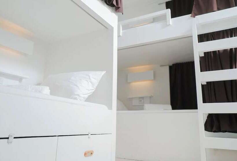 Otel The A Hostel