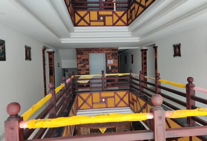 ホテル Velan Temple View