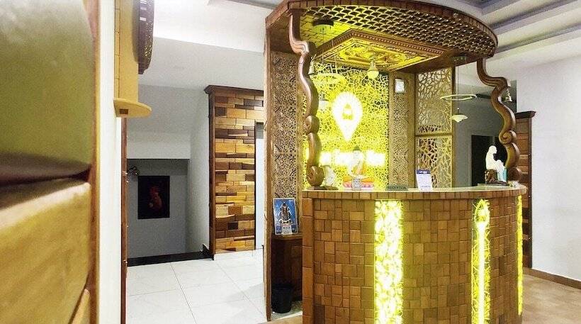 ホテル Velan Temple View