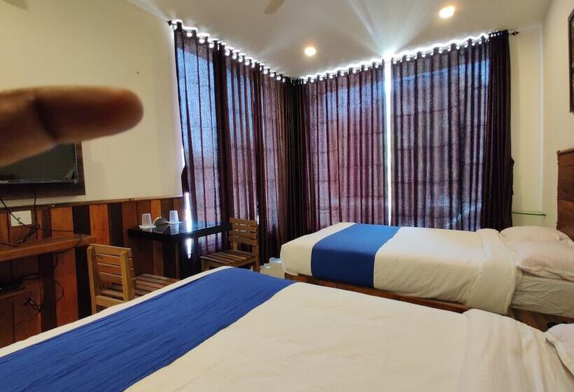 ホテル Velan Temple View