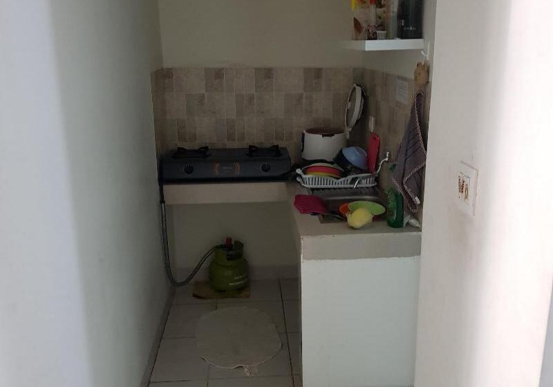 호텔 Aloha Guest House 1 Male Only