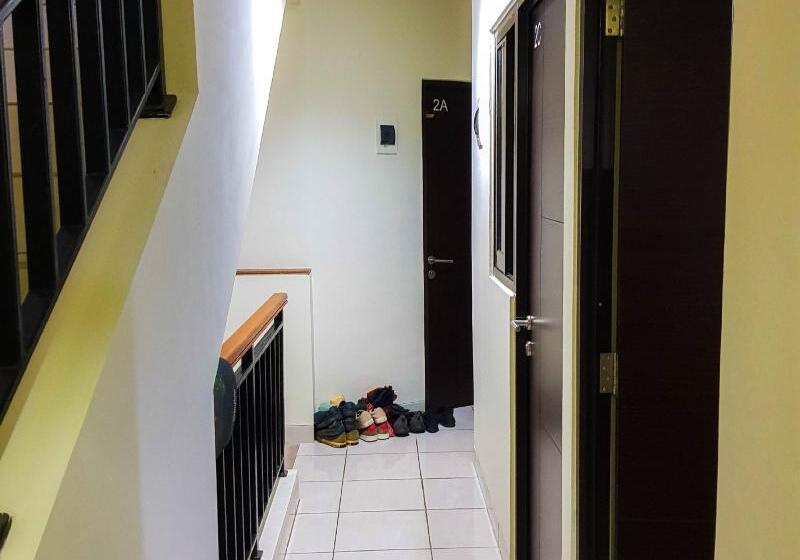 호텔 Aloha Guest House 1 Male Only