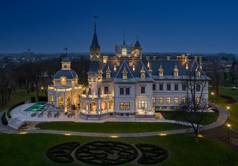 בית מלון כפרי Botaniq Castle Of Tura