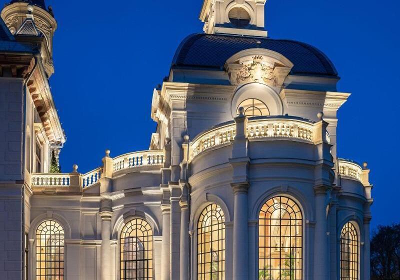 בית מלון כפרי Botaniq Castle Of Tura