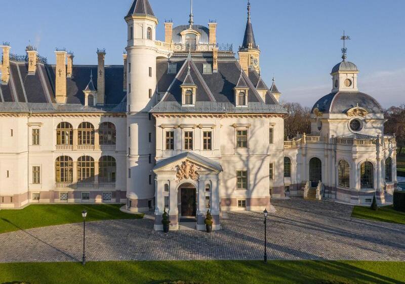 בית מלון כפרי Botaniq Castle Of Tura