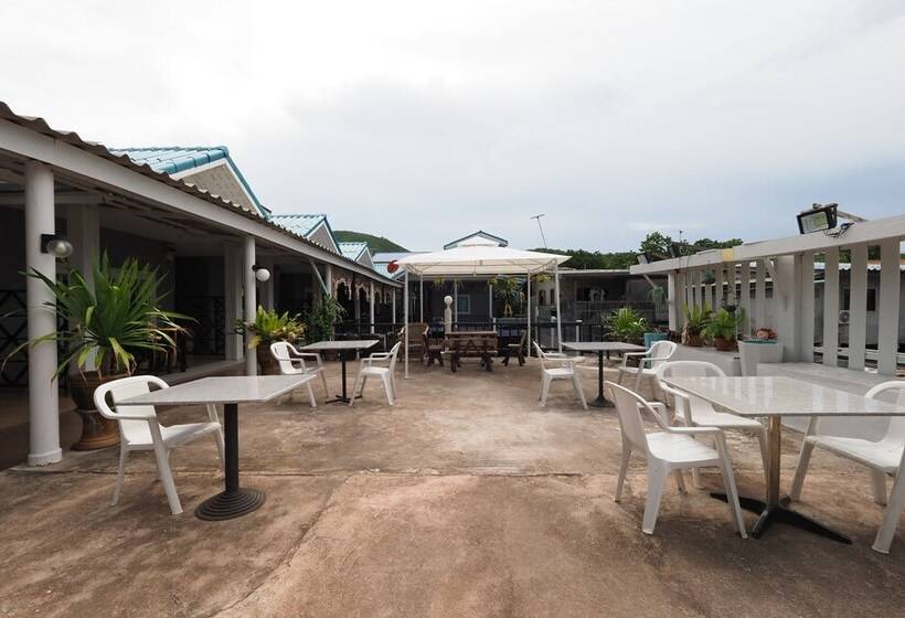 호텔 Chidlom Resort By Oyo Rooms