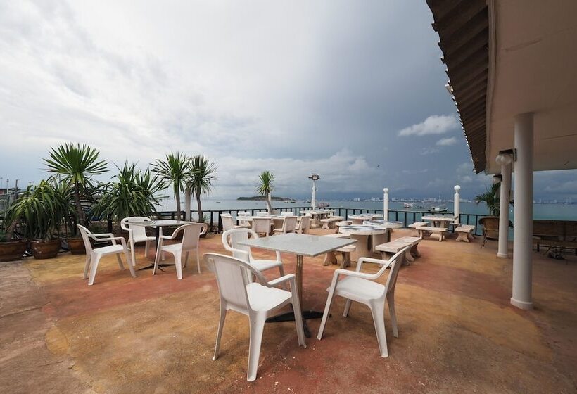 호텔 Chidlom Resort By Oyo Rooms