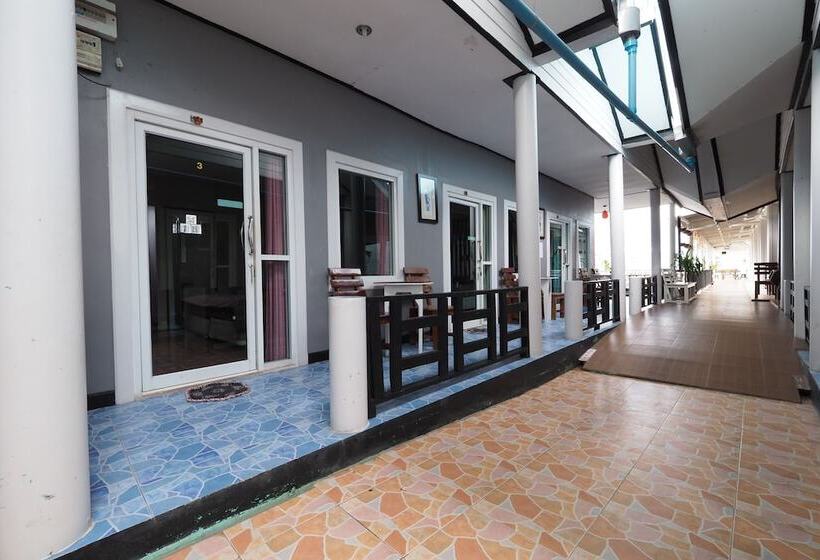 호텔 Chidlom Resort By Oyo Rooms