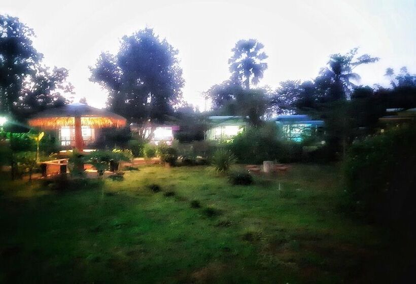 酒店 Chomnok Chommai Resort